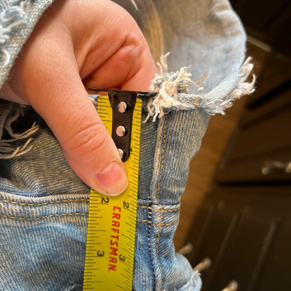 Levi’s cut-off denim shorts - Picture 4 of 4